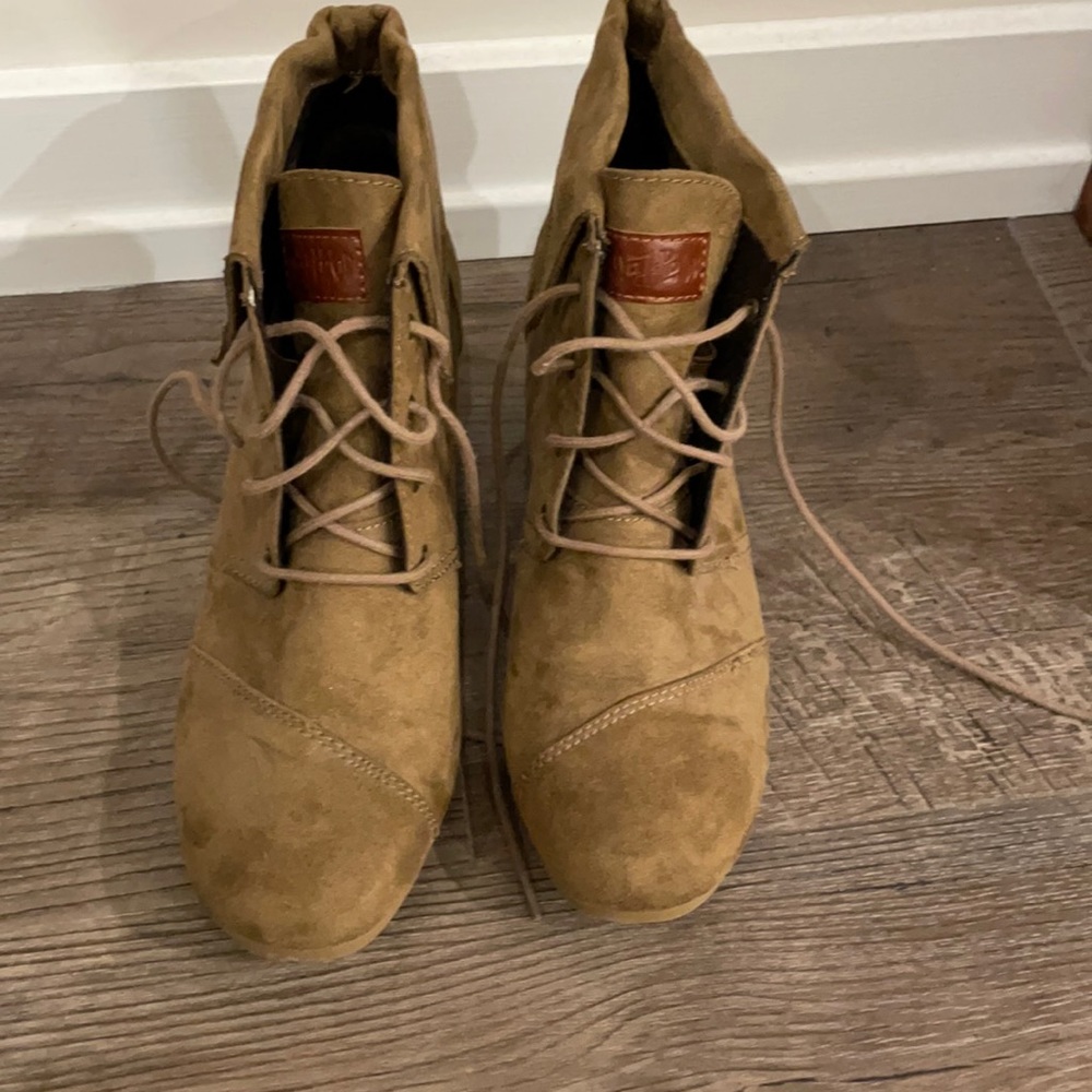 Brown wedges